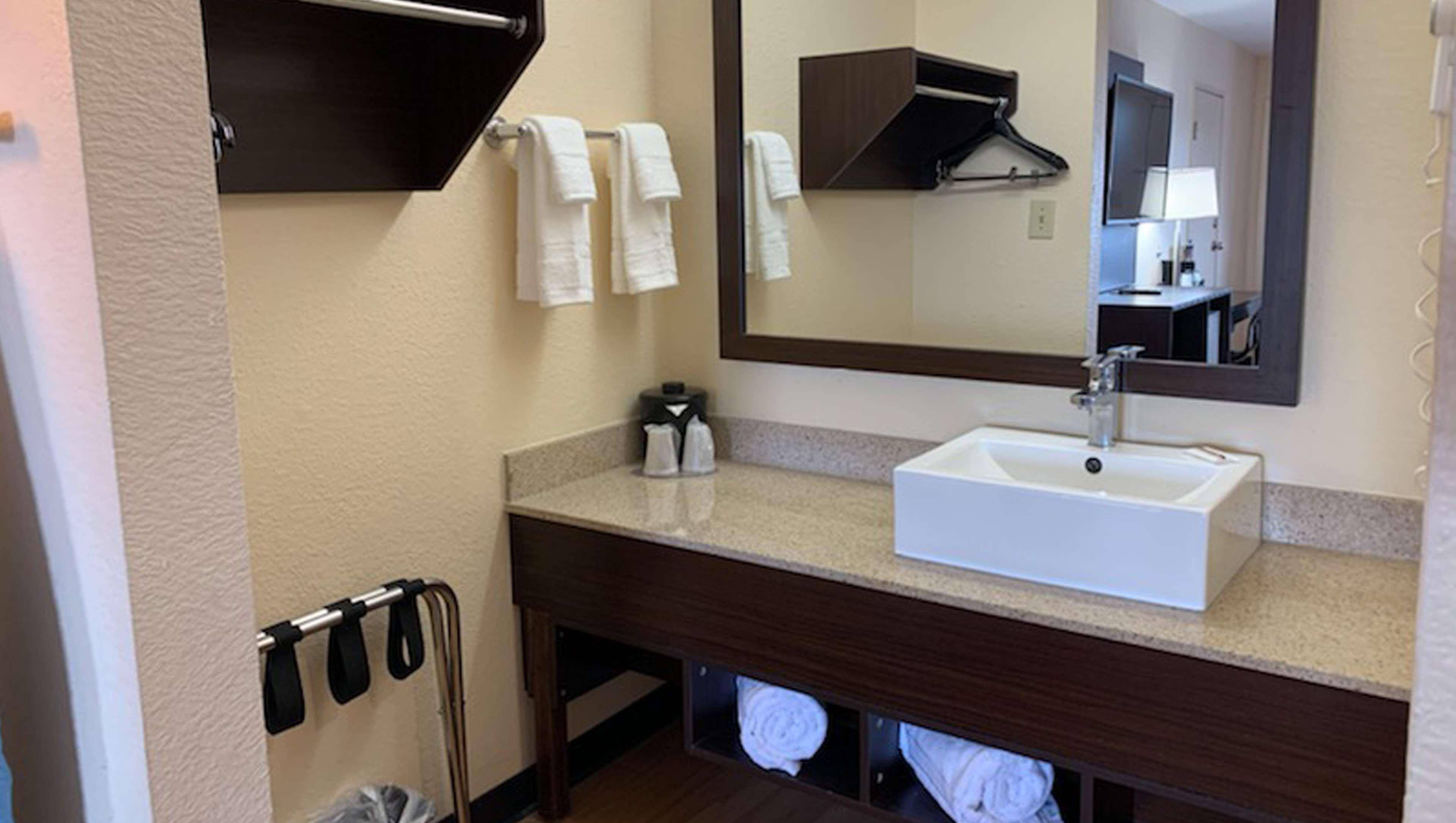 Quality Inn & Suites I-10 Near Fiesta Texas San Antonio Eksteriør billede